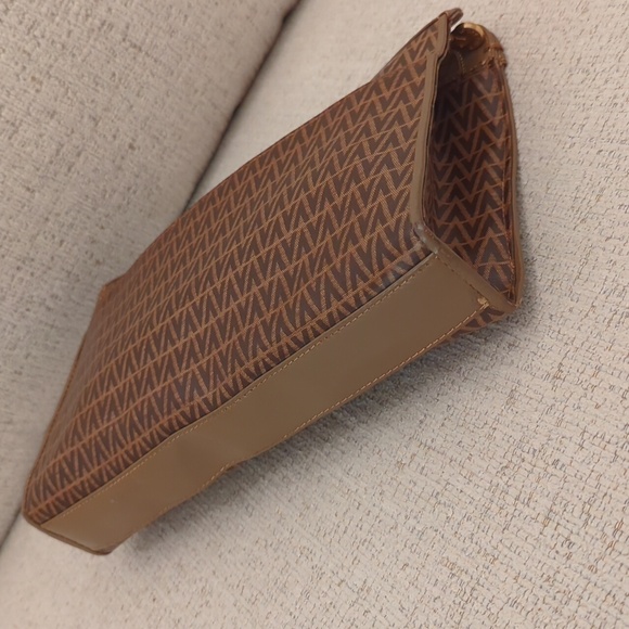 Mario Valentino Brown Clutch - Picture 3 of 10